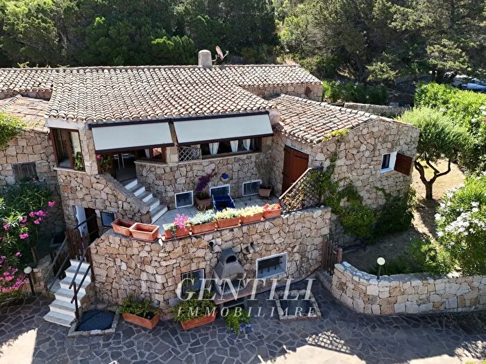 Appartamento con 6 locali in vendita in Arzachena