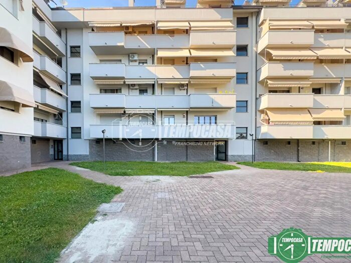 Appartamento bilocale in vendita in Via Giuseppe Saragat a, Tavazzano Con Villavesco