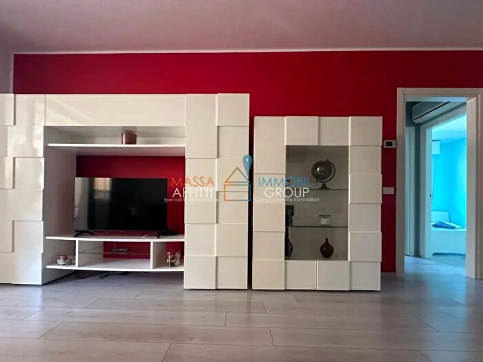 Appartamento quadrilocale in vendita in Via del Mare, Massa