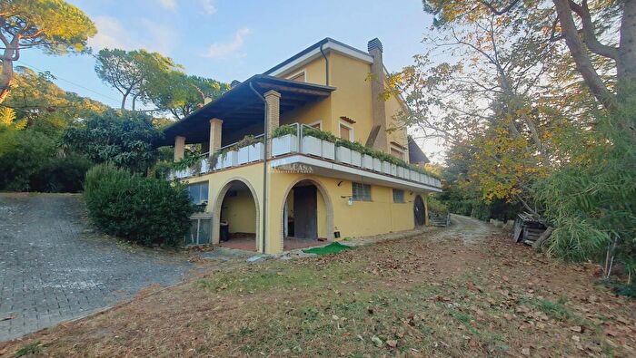 Casa quadrilocale in vendita in Colonnella