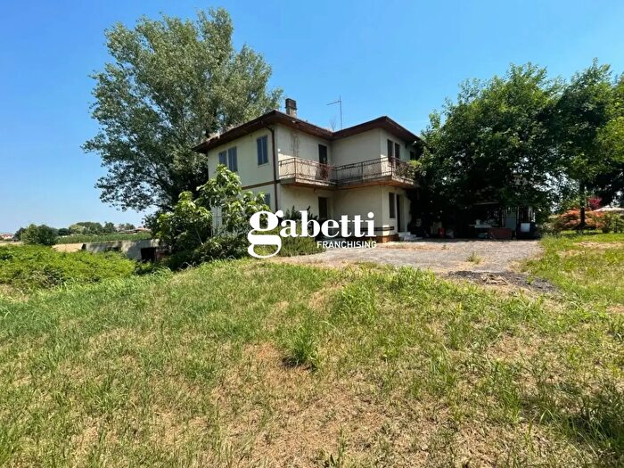 Casa con 6 locali in vendita in San Pietro Viminario