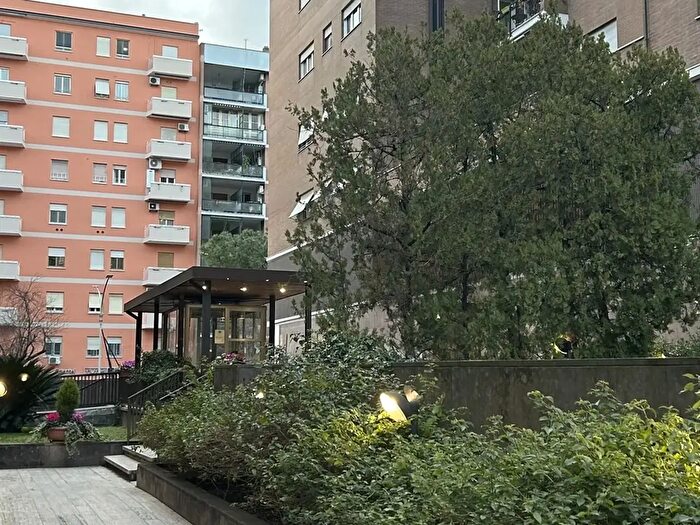 Appartamento trilocale in vendita in Viale Leonardo da Vinci, Roma