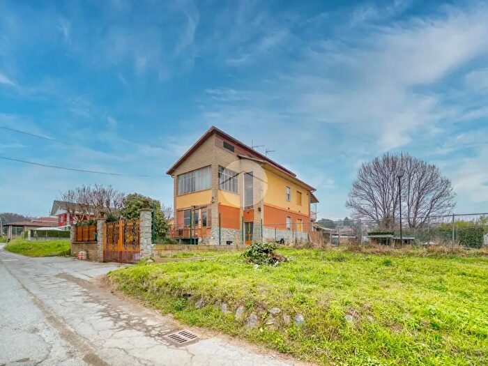 Appartamento trilocale in vendita in Strada Santa Maria, Rivoli