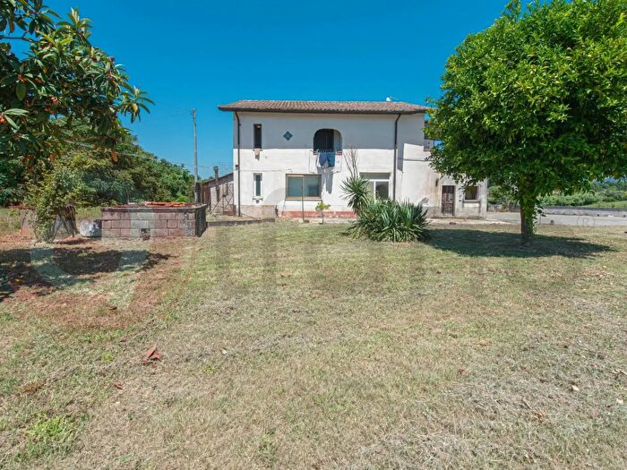 Casa con 11 locali in vendita in Contrada Melfi di Sopra, Pontecorvo
