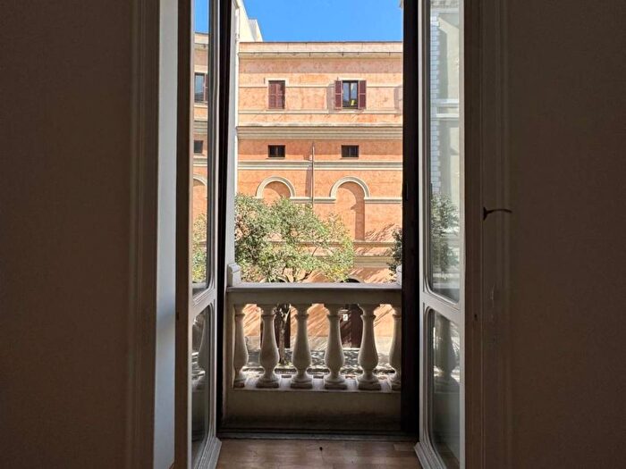 Appartamento quadrilocale in affitto in Via Cicerone, Prati, Roma