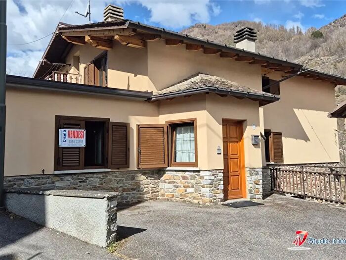 Casa quadrilocale in vendita in Via della Torre, Edolo