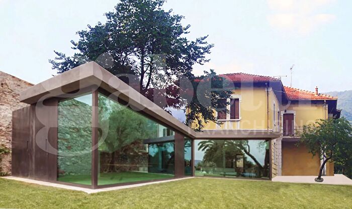 Casa con 13 locali in vendita in Via Villa Marini, Schio