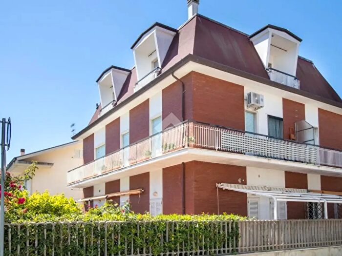 Appartamento trilocale in vendita in Via Nemi, Tortoreto