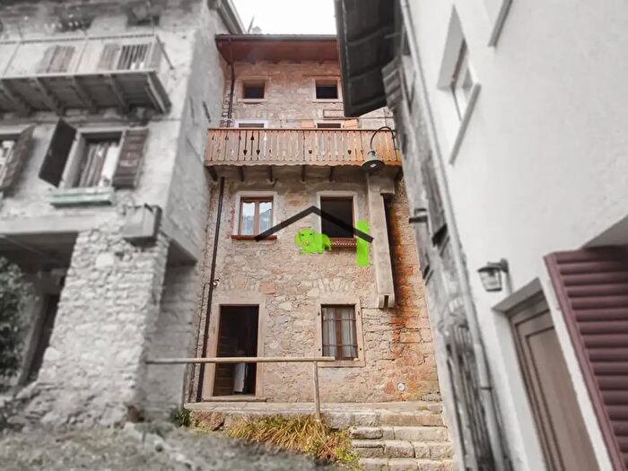 Appartamento con 5 locali in vendita in Via Roma, Erto E Casso