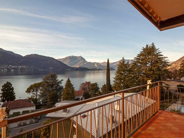 Appartamento trilocale in affitto in Via Roma, Lierna