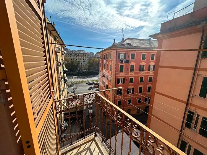 Appartamento con 6 locali in vendita in Via Canevari, Genova
