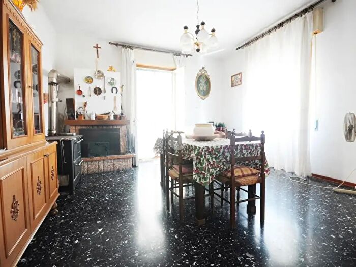 Appartamento con 6 locali in vendita in Via Egisto Niccoli, Prato