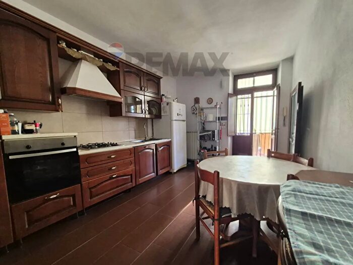 Appartamento con 5 locali in vendita in Via Lombardore, Torino