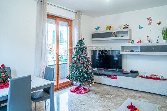 Appartamento con 5 locali in vendita in Via del Pino, Perugia