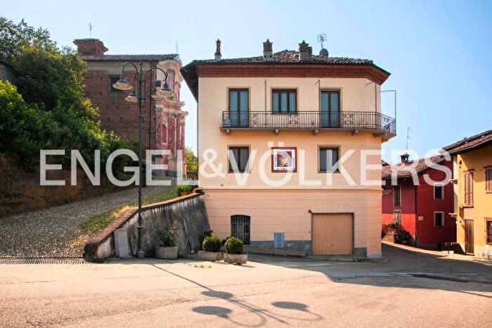 Casa con 6 locali in vendita in Via Capoluogo, Santo Stefano Roero