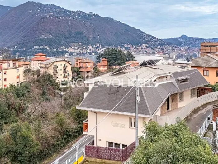 Appartamento bilocale in vendita in Via Fratelli Bronzetti, Como