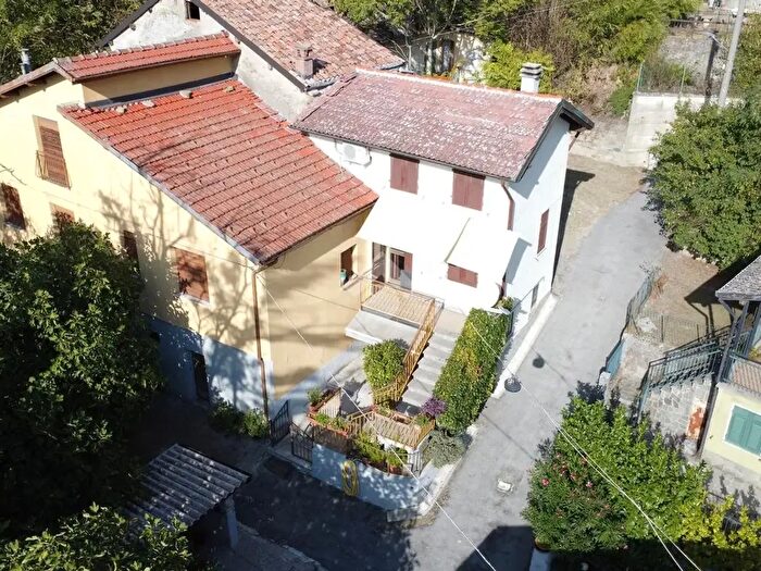 Casa quadrilocale in vendita in Località Val Pagani, Bosio
