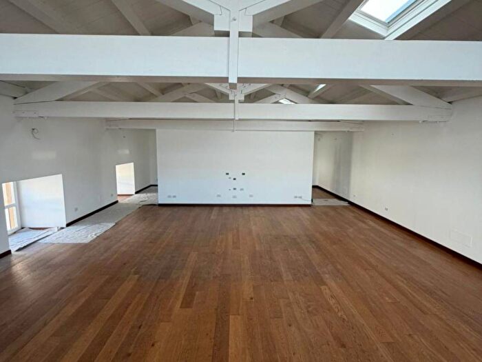 Casa con 6 locali in affitto in Via Alloro, Kalsa, Palermo