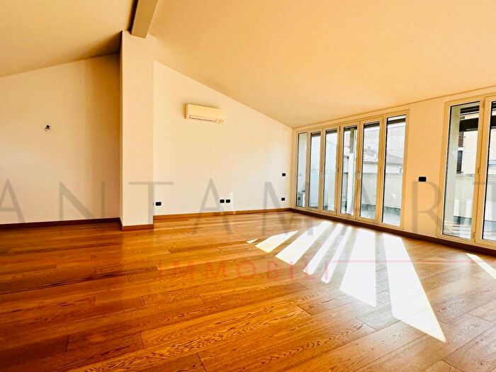 Casa quadrilocale in affitto in Via Gustavo Modena, Indipendenza, Milano