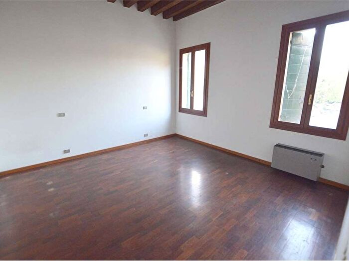 Appartamento trilocale in affitto in via cesare battisti, Semicentro, Este