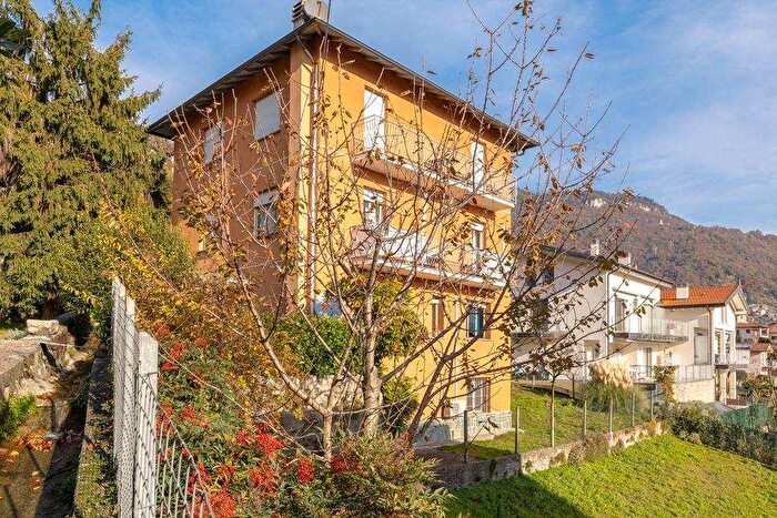 Appartamento con 6 locali in vendita in Gravedona ed Uniti