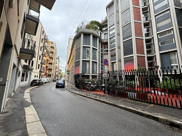 Appartamento quadrilocale in affitto in Via dell'Annunciata, Brera, Milano
