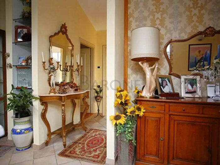 Appartamento quadrilocale in vendita in Via Pometo, Carrara