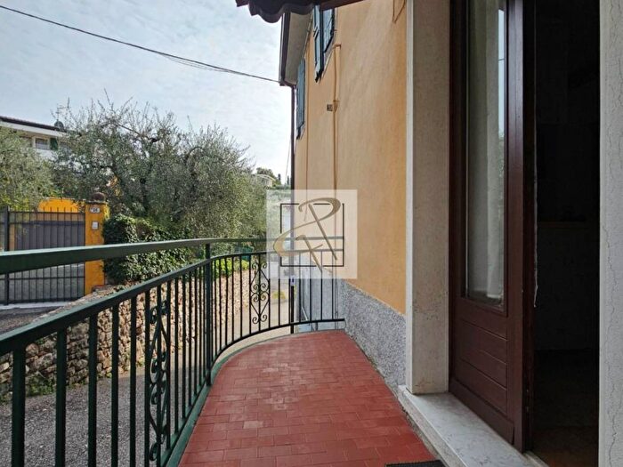 Appartamento trilocale in affitto in Via al Castel, Centro, Torri del Benaco