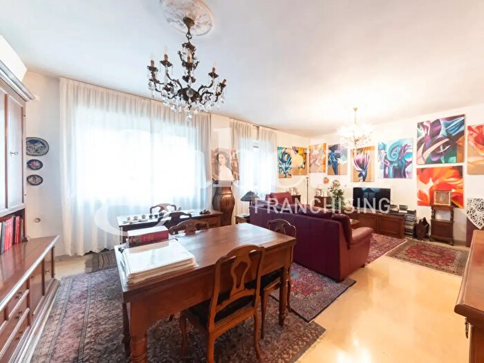 Appartamento quadrilocale in vendita in Via Poma, Milano
