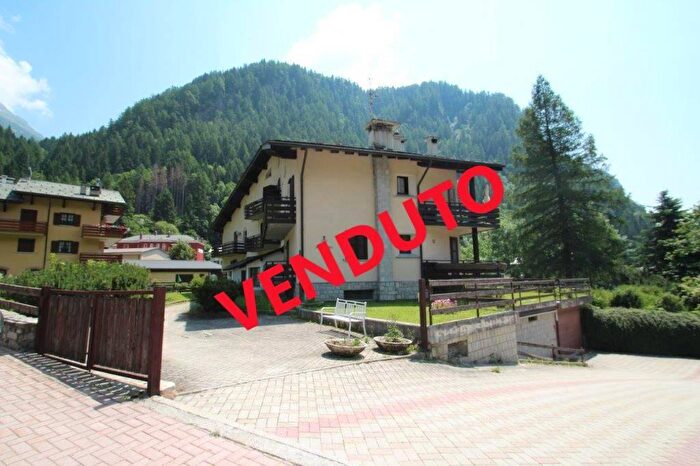 Appartamento bilocale in vendita in Via Giavere, Campodolcino