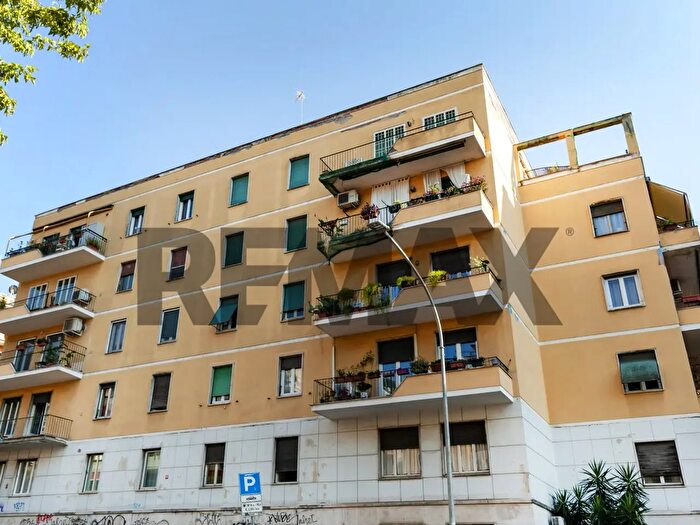 Appartamento con 5 locali in vendita in Roma