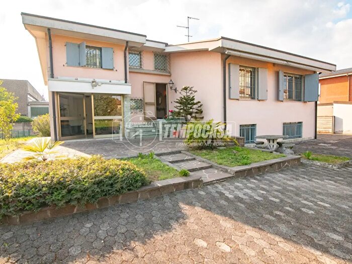 Casa quadrilocale in vendita in Via Trecella, Cassano DAdda