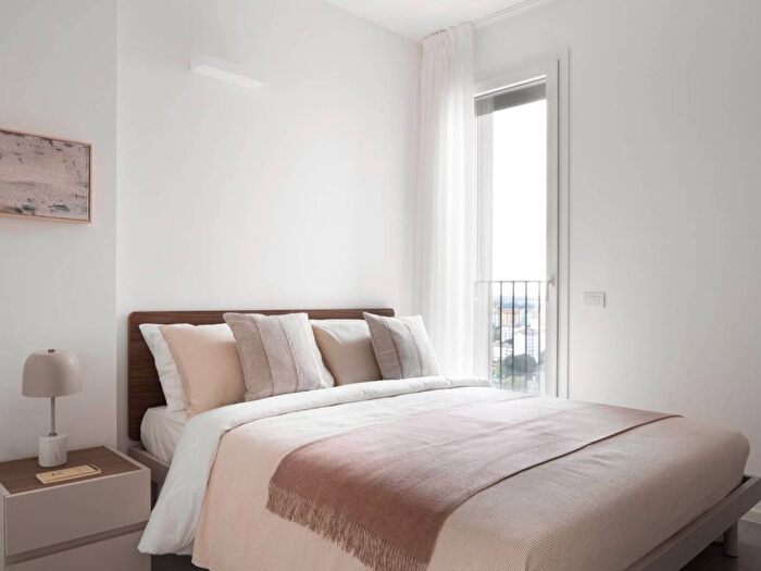 Appartamento trilocale in affitto in Via dei Calchi Taeggi, Bisceglie, Milano