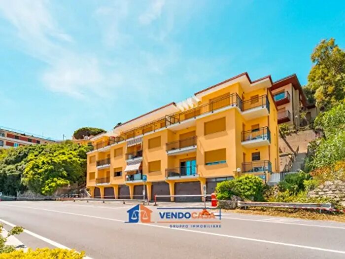 Appartamento trilocale in vendita in Via Cristoforo Colombo, Bergeggi
