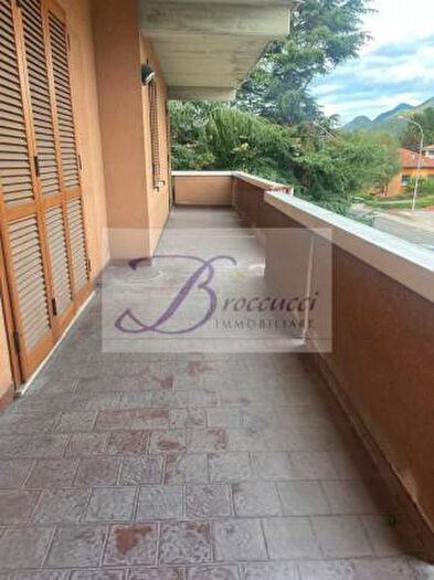 Appartamento trilocale in vendita in Bisuschio