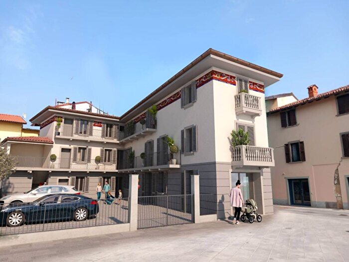 Appartamento trilocale in affitto in Piazza Antonio Locatelli, Gorlago