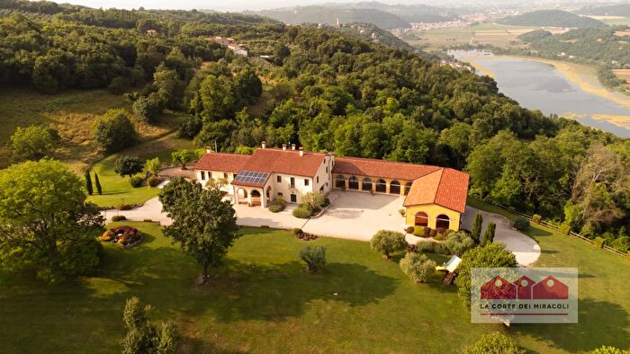 Casa con 8 locali in vendita in Via Soghe, Arcugnano