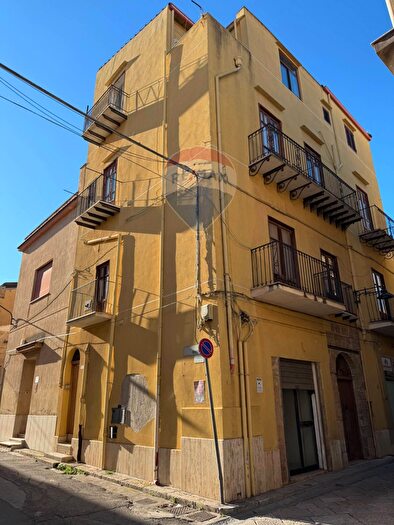 Appartamento con 6 locali in vendita in Via Crocifisso, Partinico