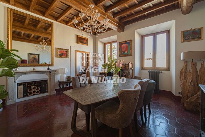 Appartamento con 5 locali in vendita in Piazza Paolo III, Frascati