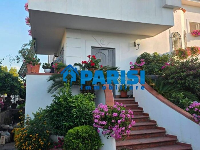 Casa con 5 locali in affitto in Licola Paese, Giugliano in Campania
