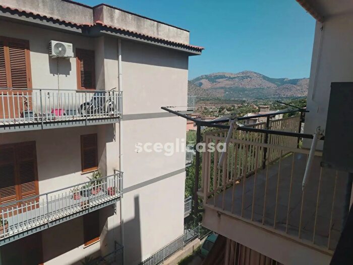 Appartamento trilocale in affitto in Via Vulcano, Carini