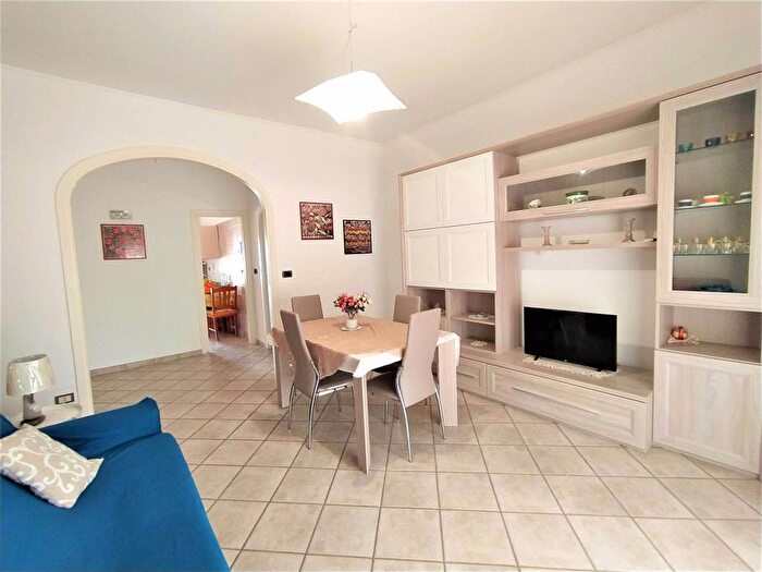 Appartamento trilocale in affitto in Via Madonnella, Gaeta