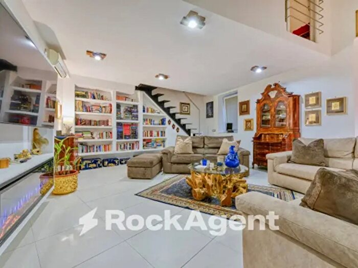 Appartamento quadrilocale in vendita in Via Laura Mancini Oliva, Napoli