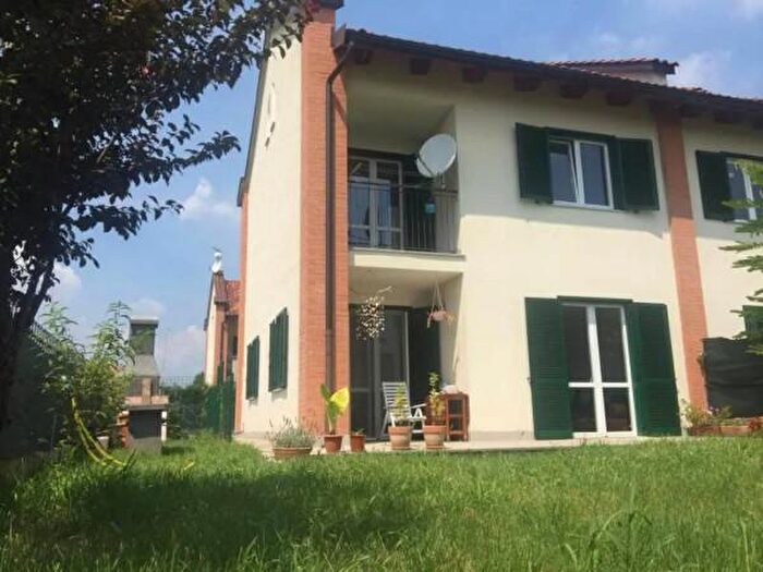 Casa con 6 locali in vendita in Via San Rocco, Villanova Canavese