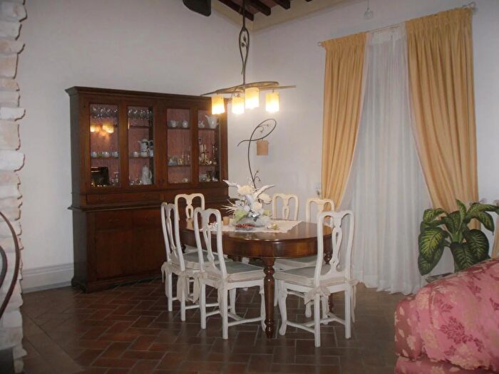 Casa con 10 locali in vendita in Via Vecchia delle Vigne Buti, Buti