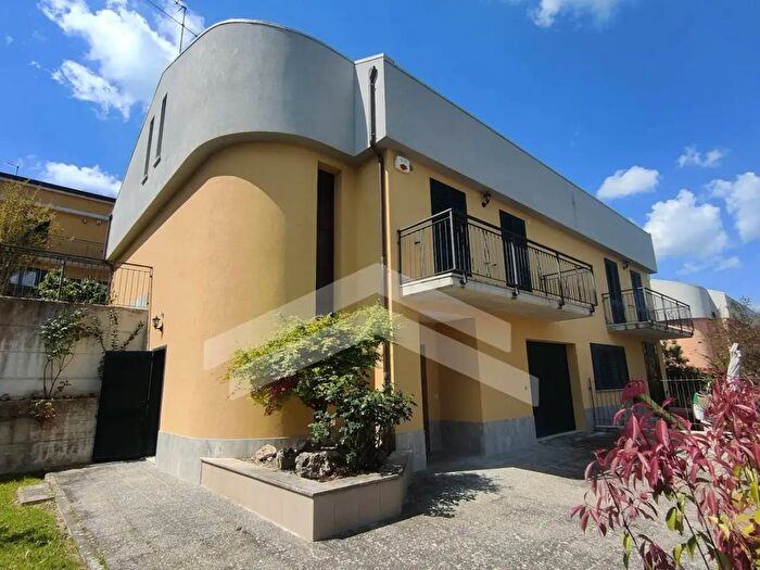 Casa con 9 locali in vendita in Via Michelangelo, Ripalimosani