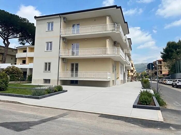 Appartamento trilocale in vendita in Via Campania, Caserta