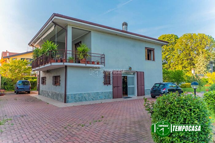 Casa con 5 locali in vendita in Via Papa Giovanni XXIII a, Bareggio
