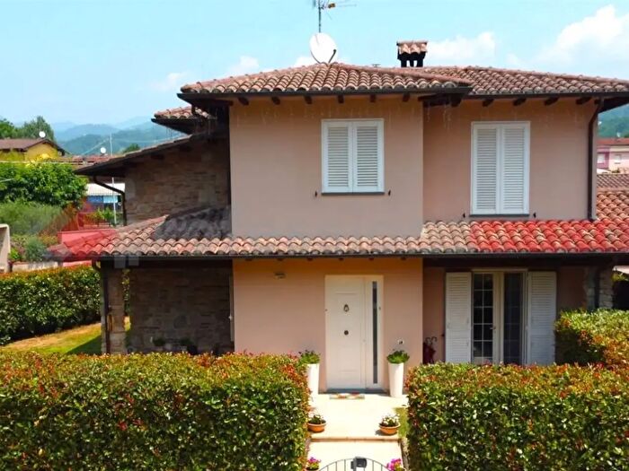 Casa quadrilocale in vendita in Via Porrina Snc, Coreglia Antelminelli
