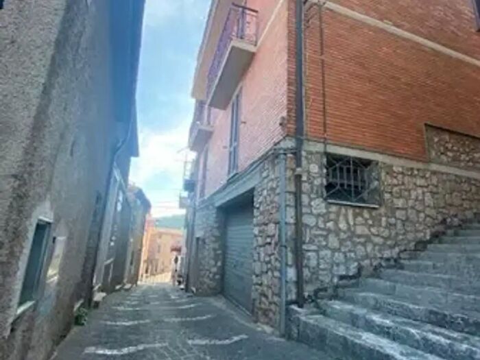 Appartamento con 6 locali in vendita in Via San Luca, Guarcino